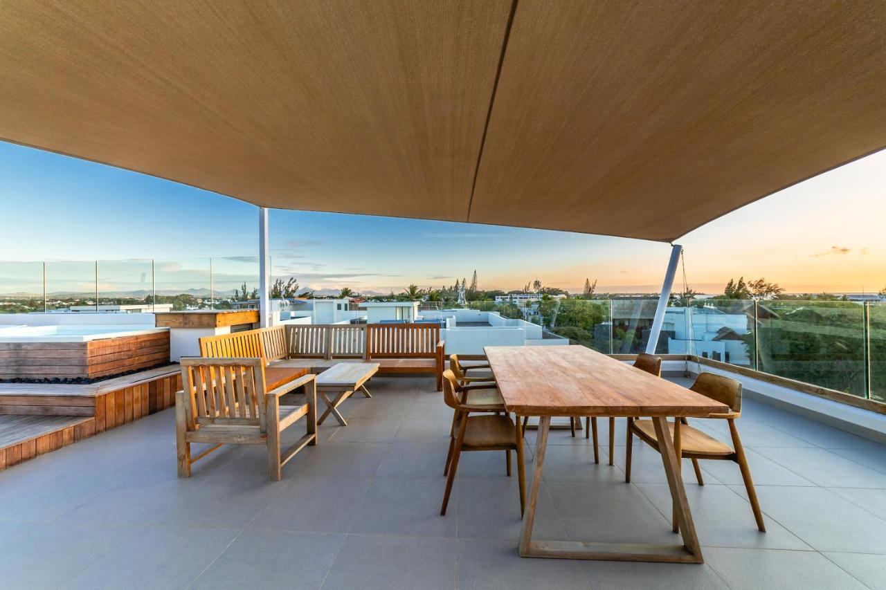 Penthouse 13 - One Bay Residence With Private Rooftop Terrace And Dip In Pool Pereybere Beach Exterior foto