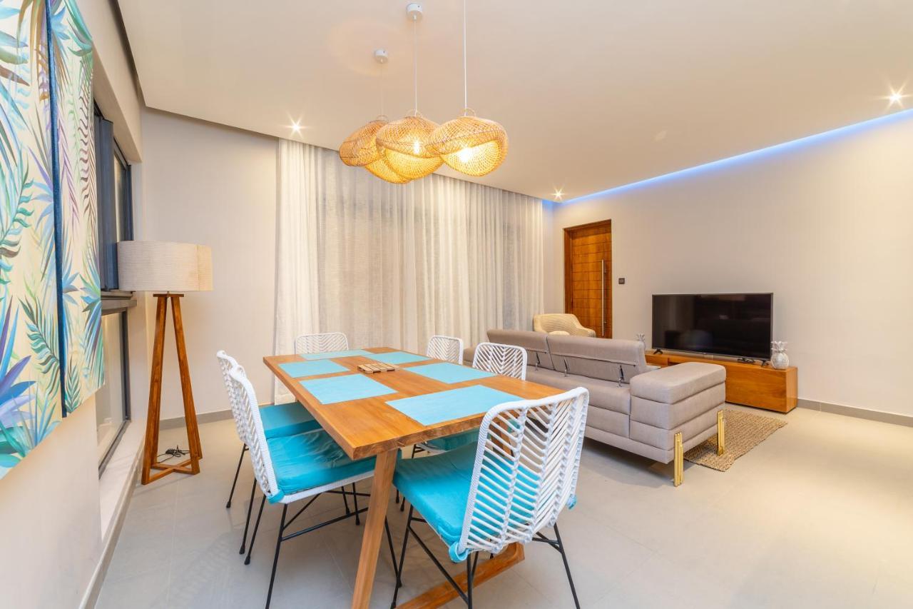 Penthouse 13 - One Bay Residence With Private Rooftop Terrace And Dip In Pool Pereybere Beach Exterior foto